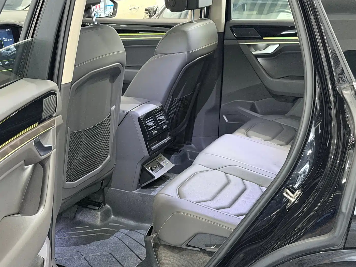 Volkswagen Touareg 2020 2.0TSI Rui Shang Edition China VI фото 7
