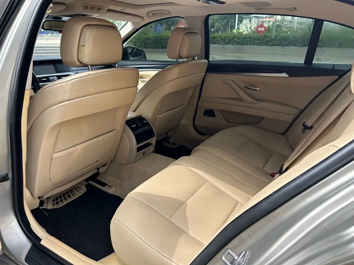 BMW 5 Series 2011 523Li Leading фото 2