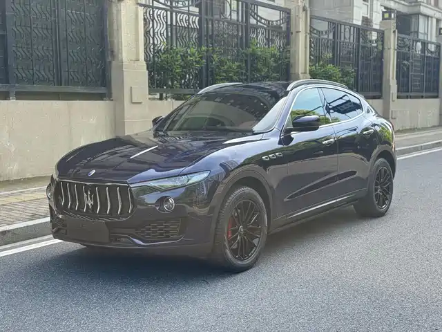 Maserati Levante 3.0T, Люкс