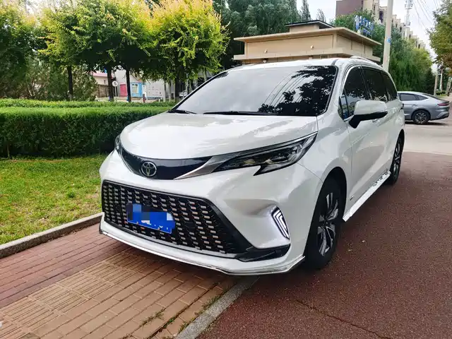 Toyota Granvia 2.5L, гибрид, Премиум, PLUS, полный привод