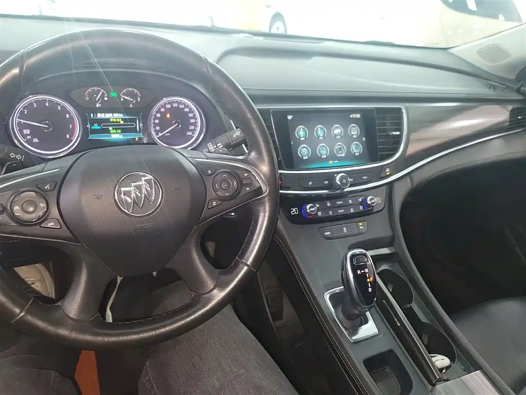 Buick LaCrosse 2018 Model 20T Elite Edition фото 10