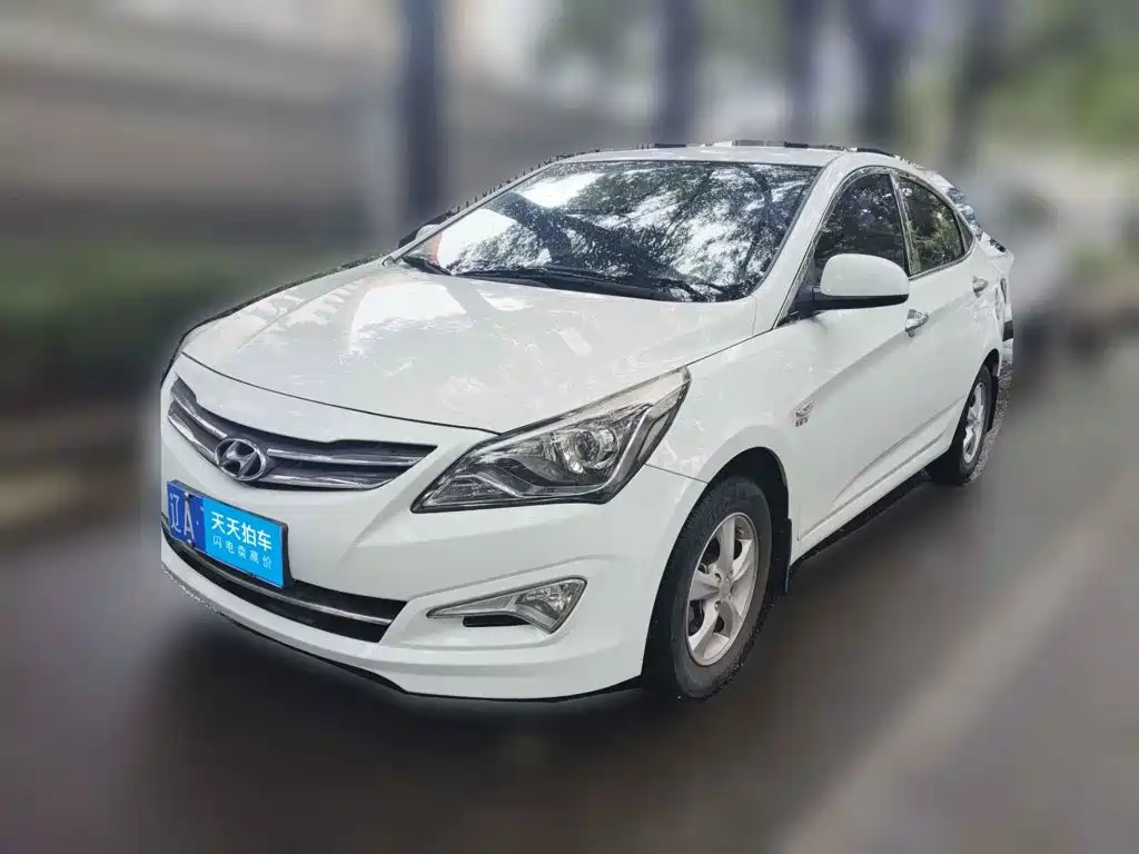 Фото 1 - Hyundai Verna