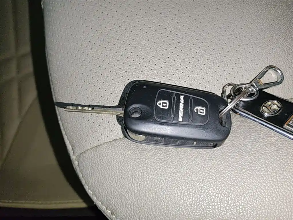 Hyundai Elantra 2011 1.6L Manual Luxury фото 9
