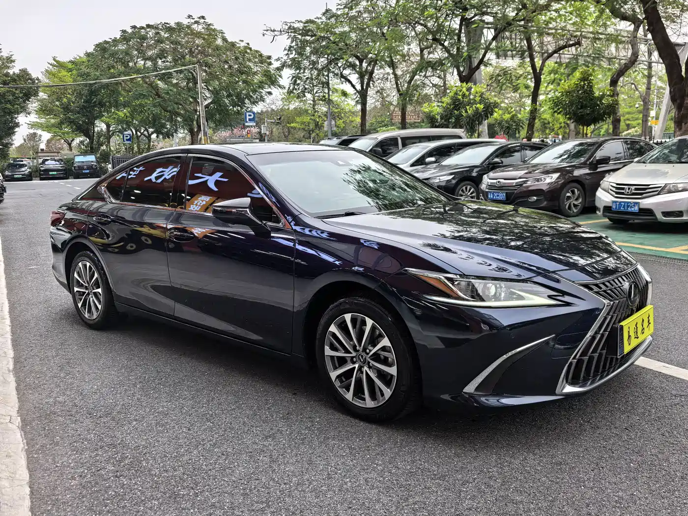 Lexus ES 2023 200 Excellence Edition фото 6