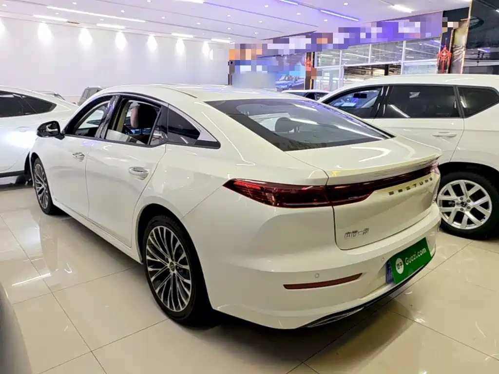 2025 Besturn B70