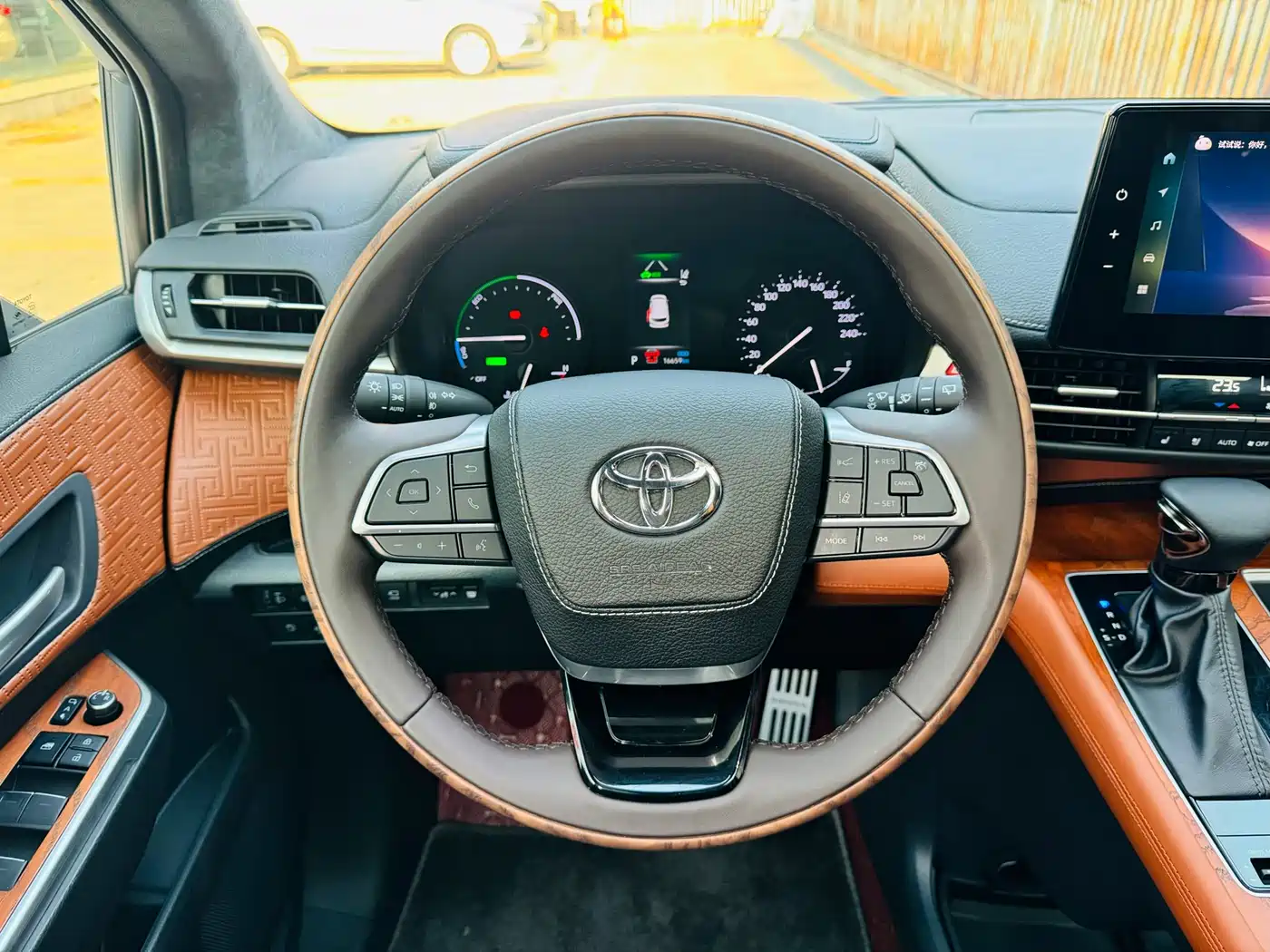 Toyota Sienna 2024 2.5L Hybrid 4WD Premium Edition фото 31