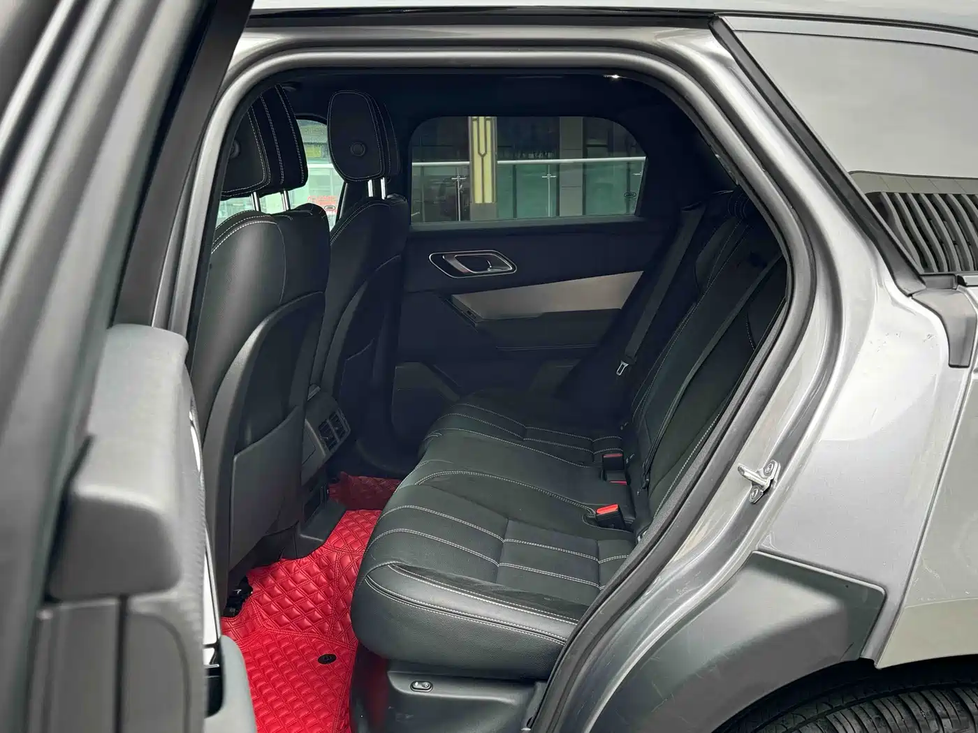 Land Rover Range Rover Velar 2021 P250 Gloss Black Collector's Edition фото 11