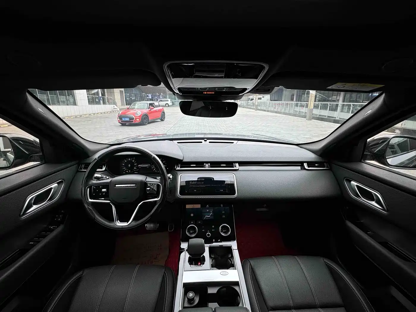 Land Rover Range Rover Velar 2021 P250 Gloss Black Collector's Edition фото 13