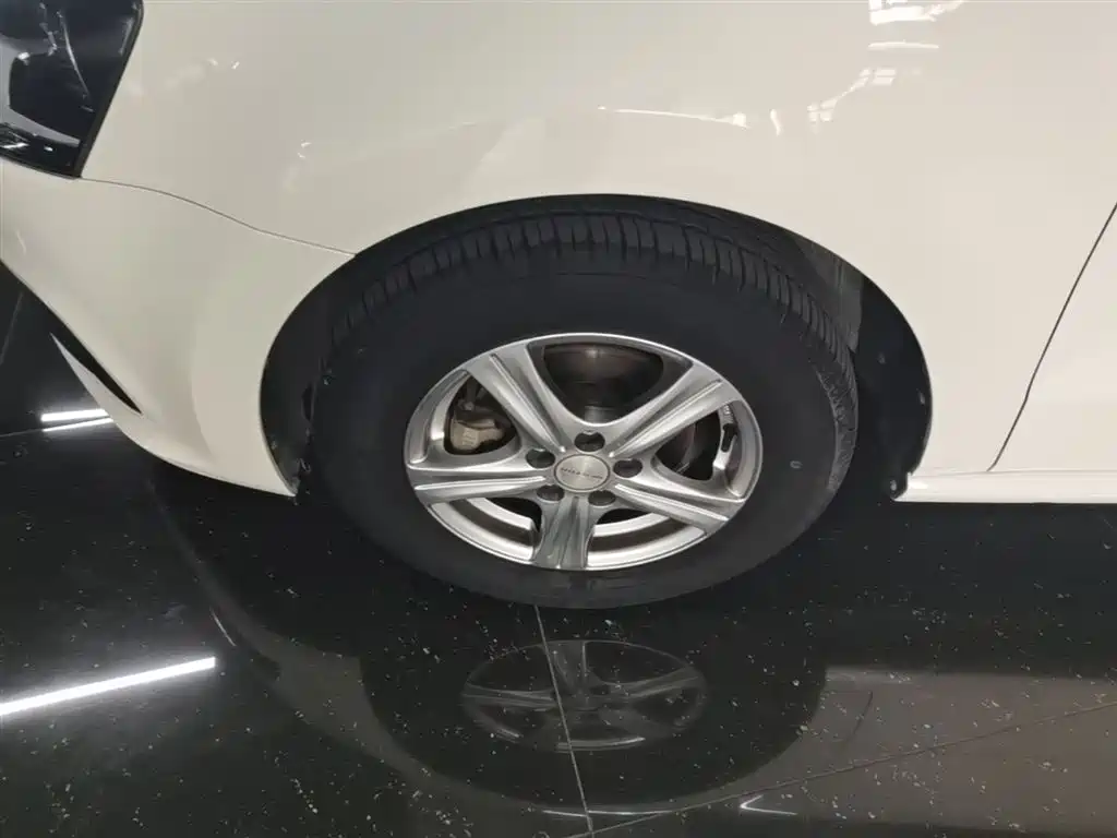 Volkswagen Polo 2014 1.4L Manual Trend Edition фото 23