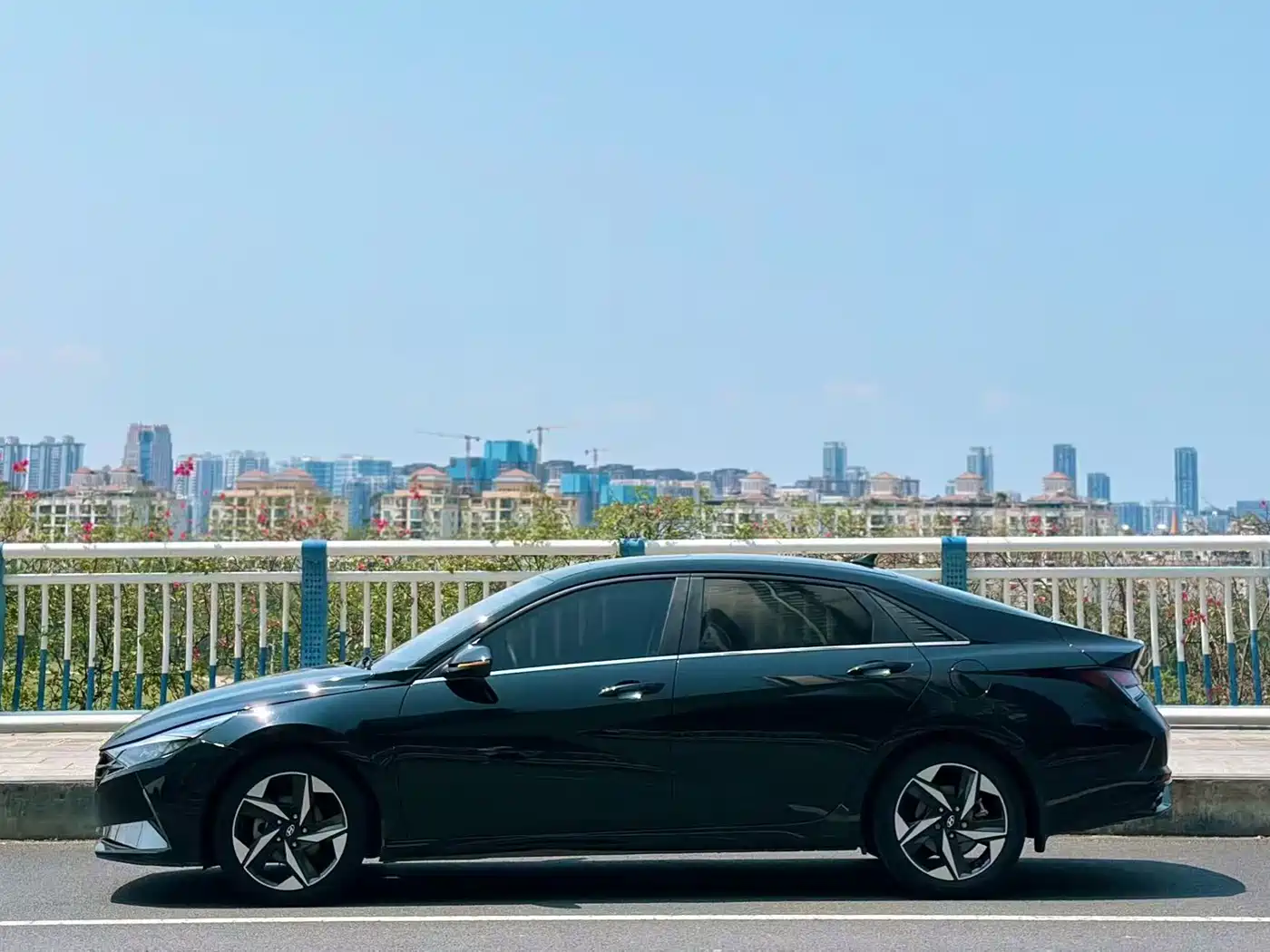 Hyundai Elantra 2021 1.5L CVT GLX Elite Edition фото 5