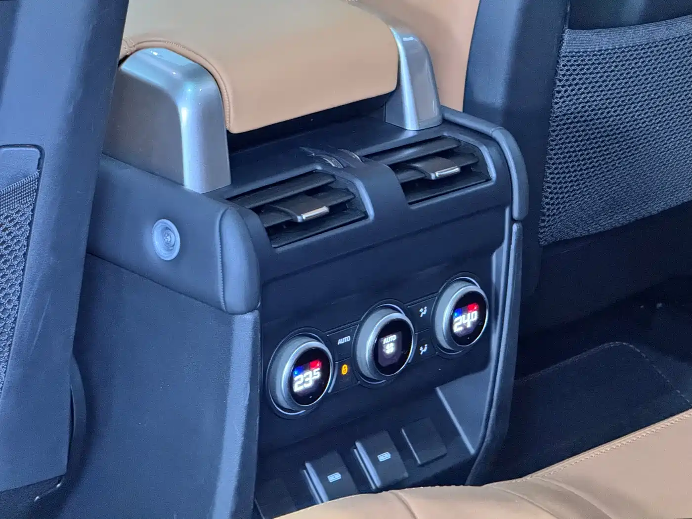 Land Rover Defender 2023 Model Year 130 3.0T P400 HSE фото 37