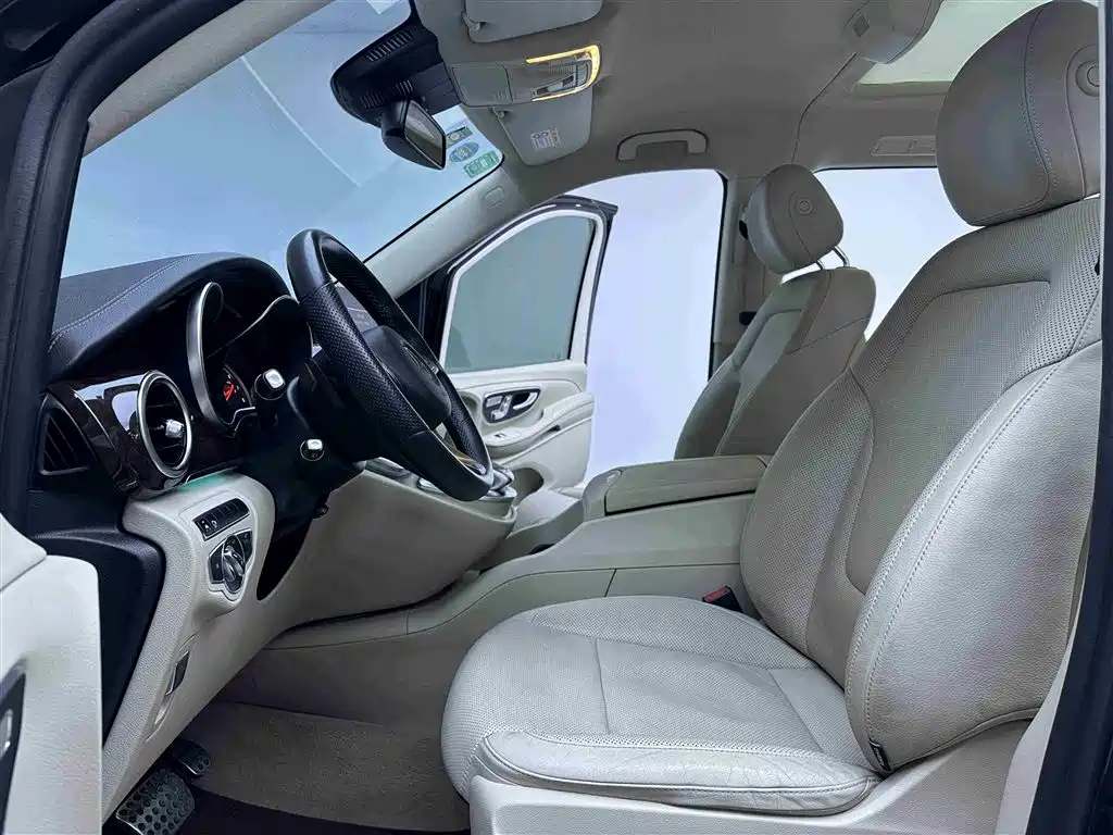 Mercedes-Benz V-Class 2017 Model V 260 Premium Edition фото 11