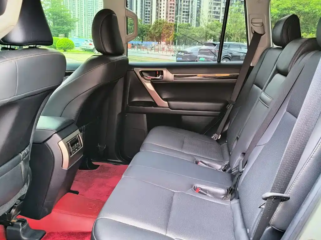 Photo 11 - Lexus GX