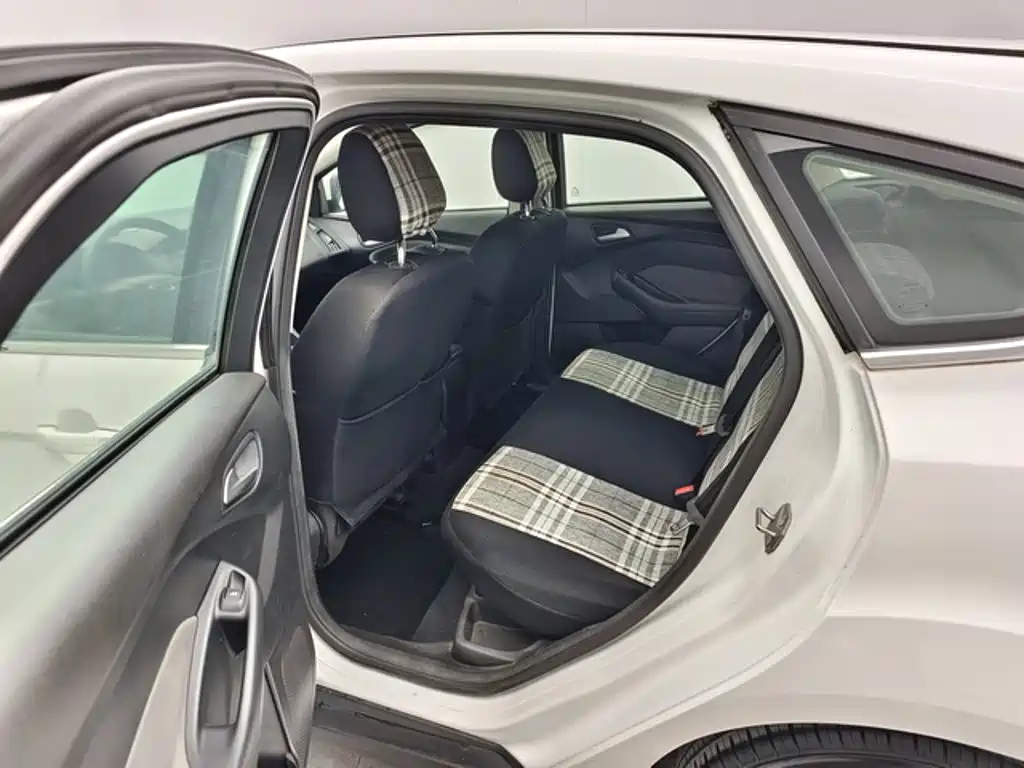 Ford Focus 2014 2012 Hatchback 1.6L Automatic Comfort