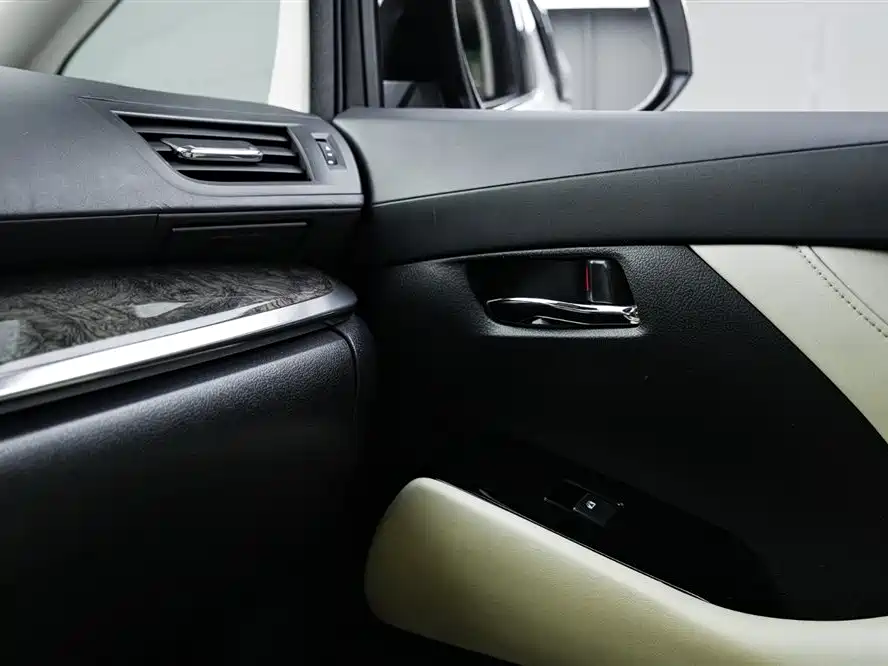 Toyota Alphard 2020 Hybrid 2.5L Premium Edition фото 25