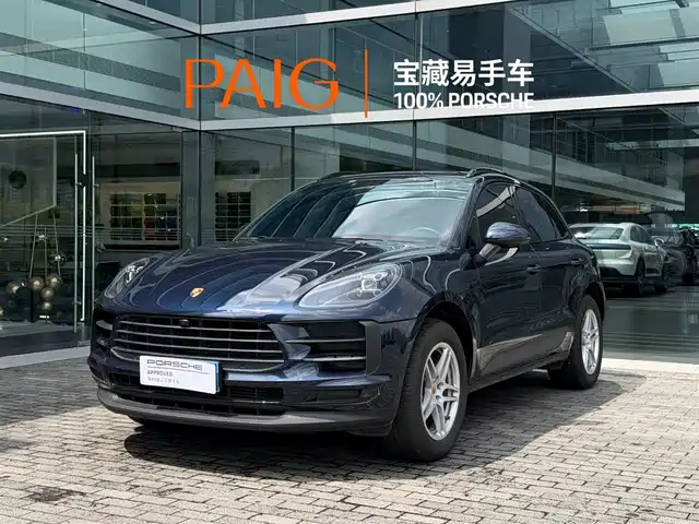 PORSCHE MACAN
