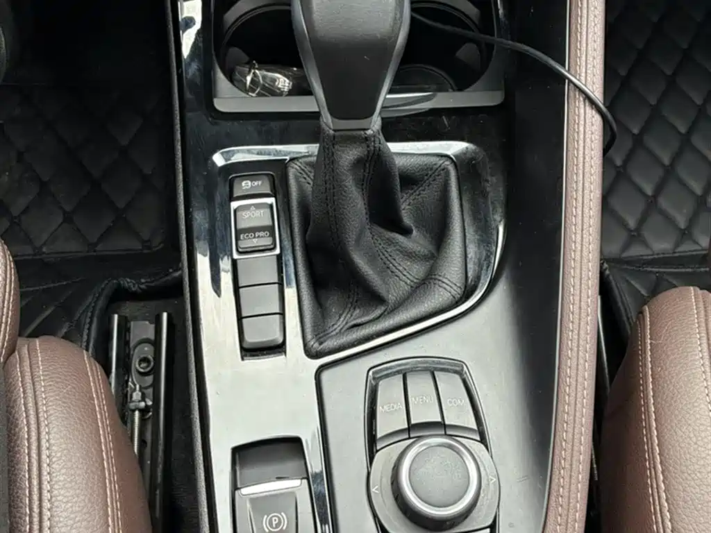 BMW X1 2019 sDrive18Li Premium Model фото 19