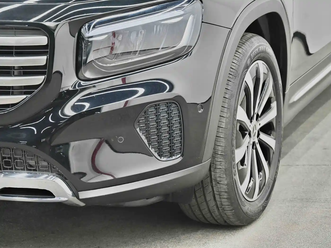 MERCEDES-BENZ GLB