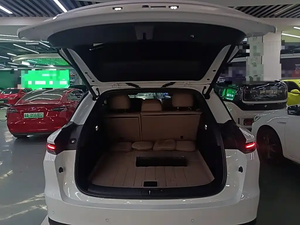 Li Auto i6 2026 2025 2WD Base Model