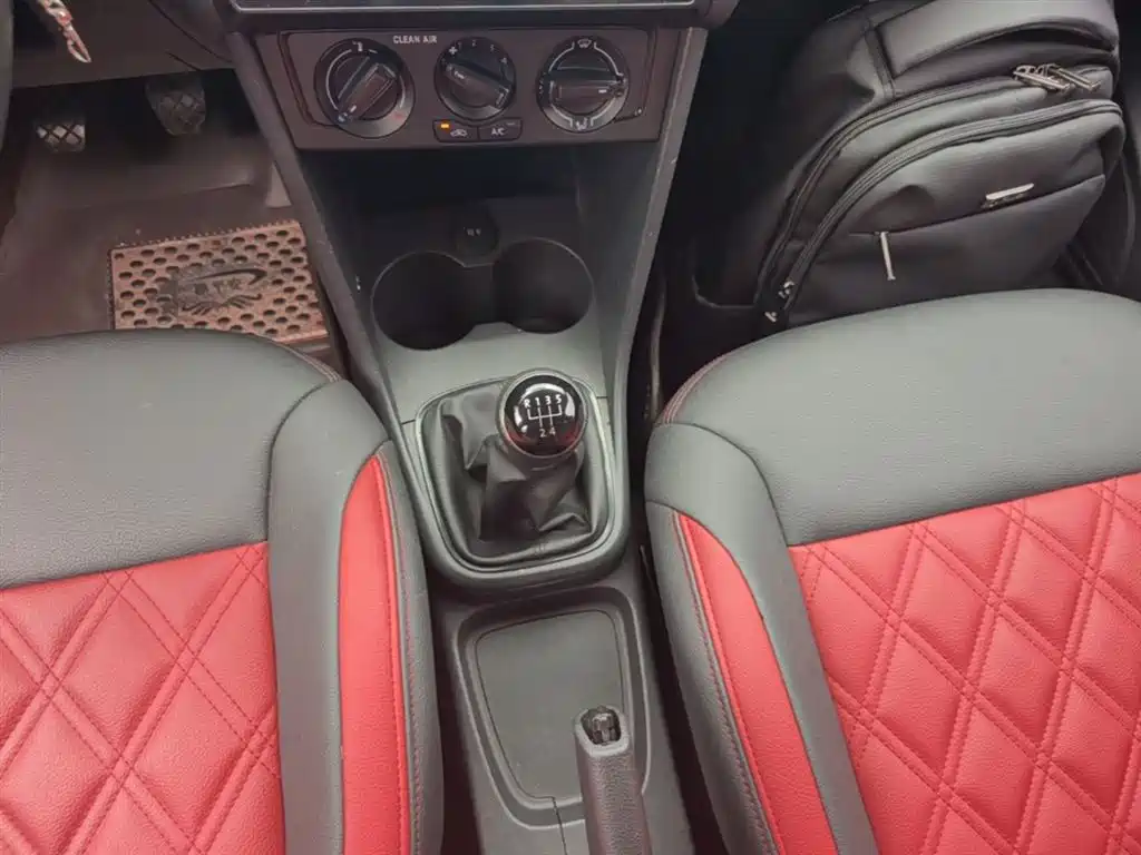 Volkswagen Polo 2016 1.4L Manual Trend фото 14