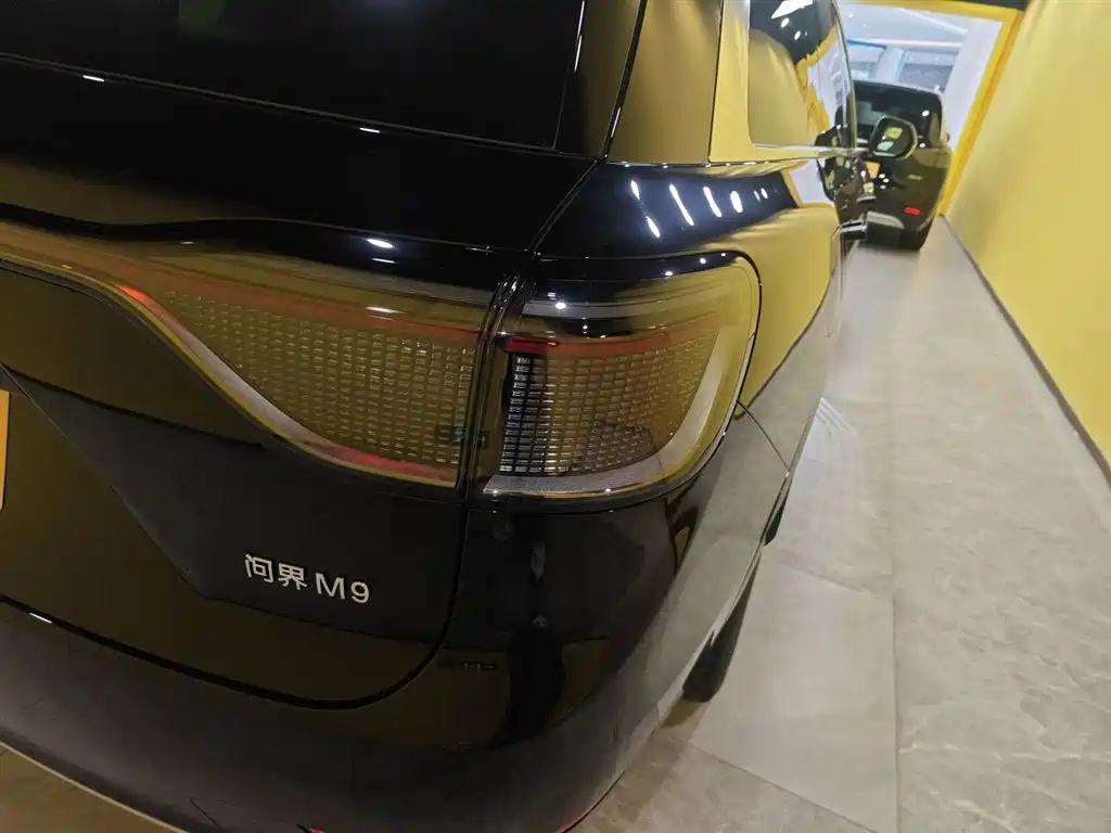 AITO Wenjie AITO M9 2025 Extended Range Ultra 52kWh 6-Seater фото 8