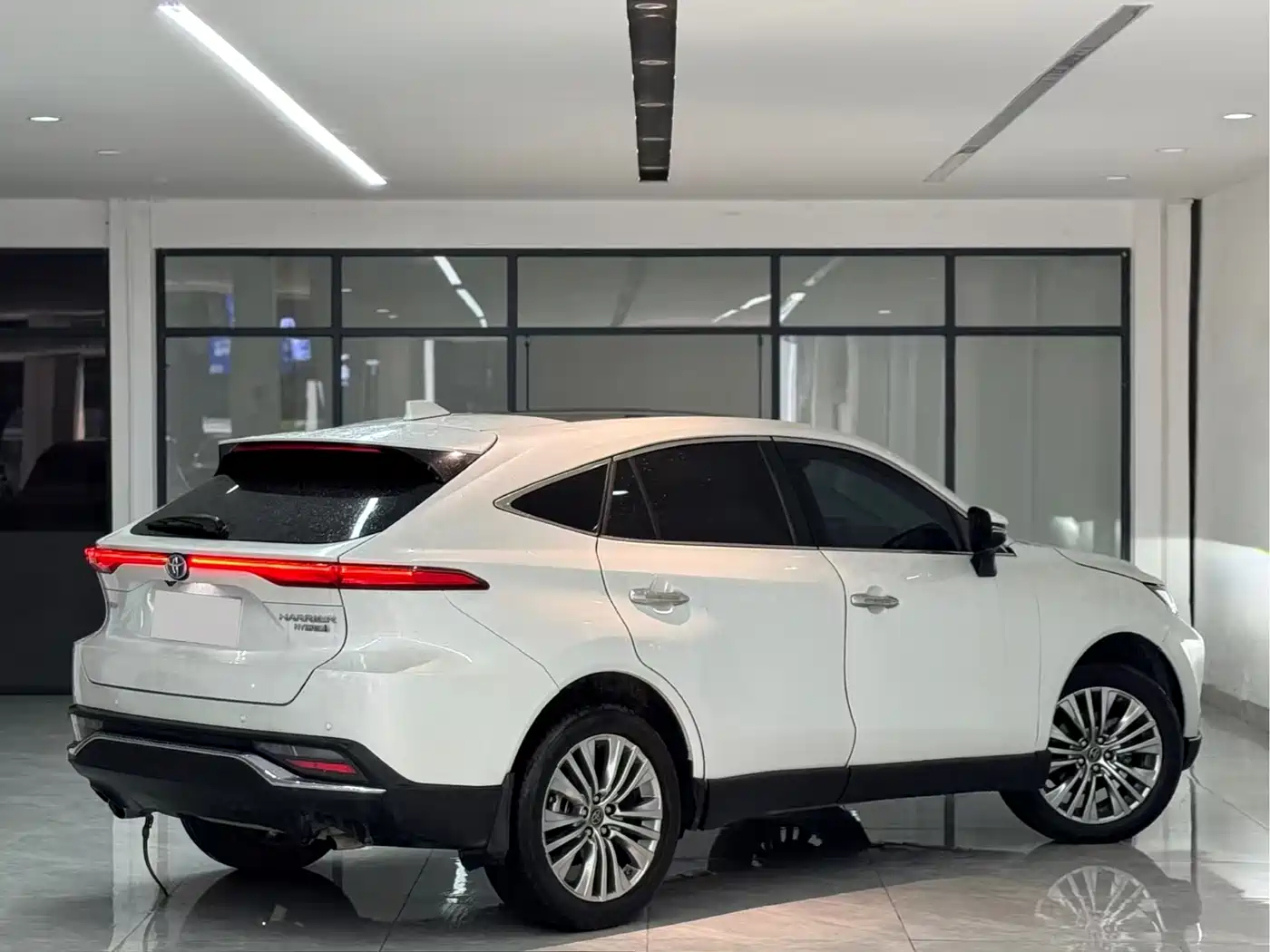 Toyota Lingfang HARRIER 2022 Hybrid 2.5L CVT 4WD Premium Edition фото 7