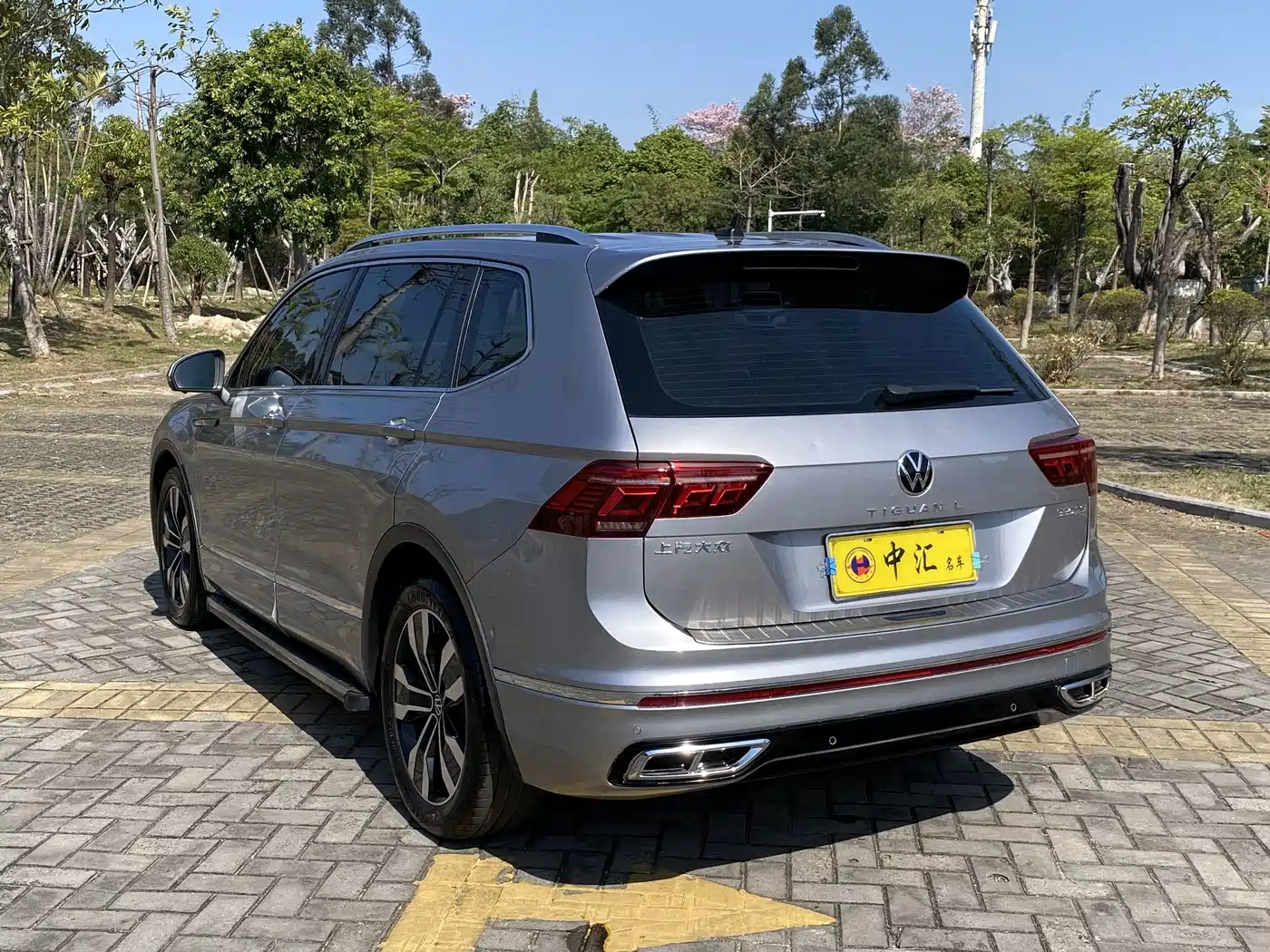 Volkswagen Tiguan L 2022 330TSI Automatic 2WD R-Line Flagship Edition фото 7