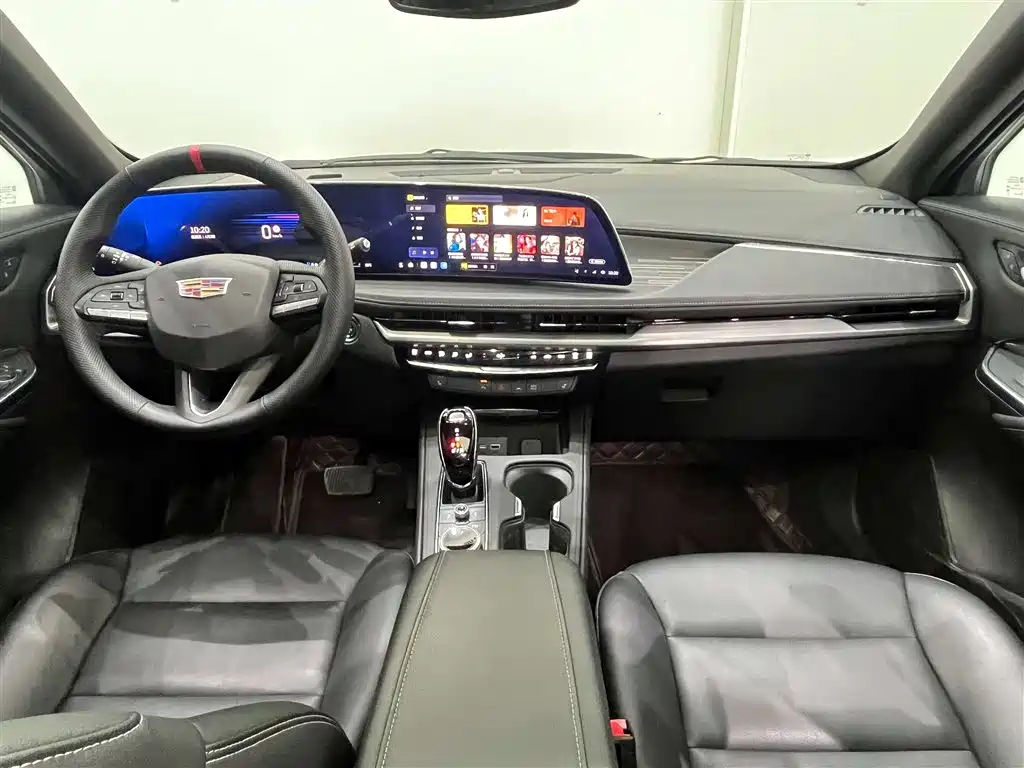CADILLAC XT4