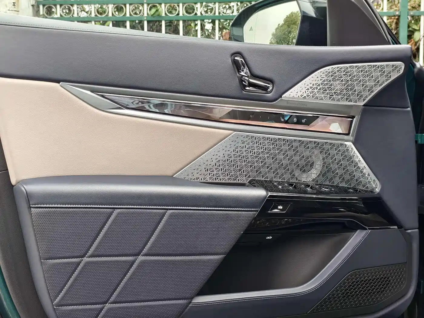 BMW i7 M70L 2023 M70L фото 21