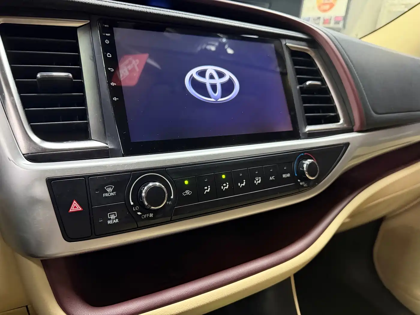 Photo 10 - Toyota Highlander