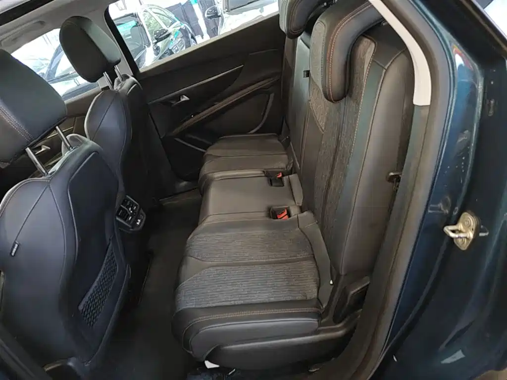 Peugeot 5008 2017 380THP 7-seat Elite Edition фото 17