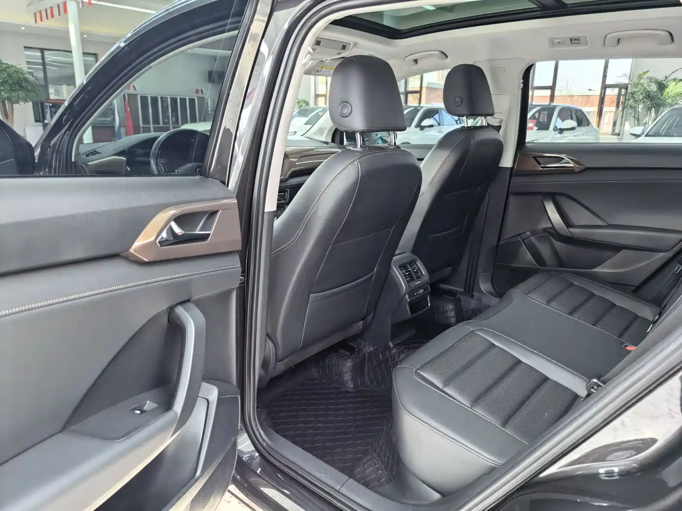 Volkswagen Tharu 2021 280TSI 2WD Luxury Plus фото 10