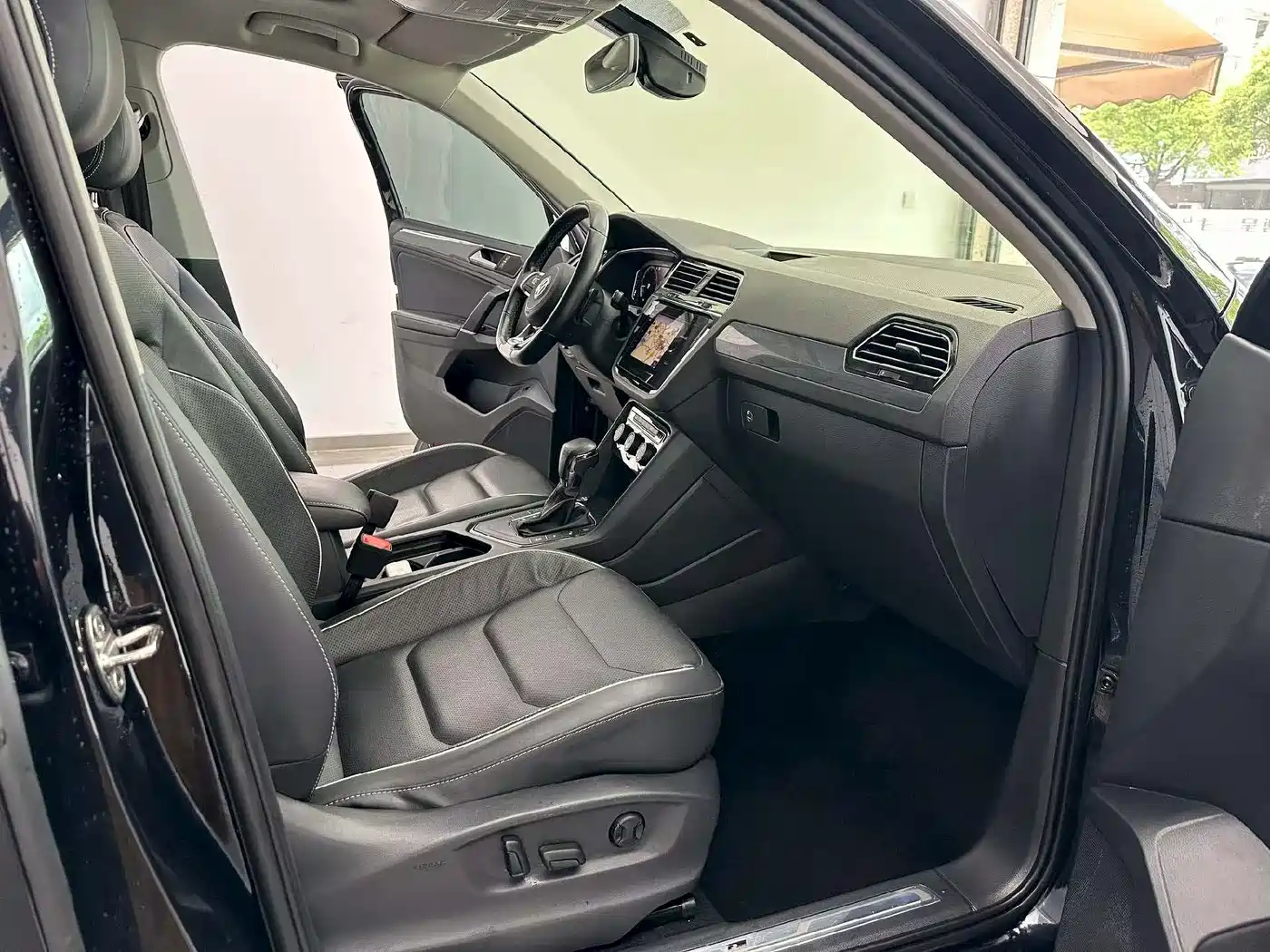 Volkswagen Tiguan L 2019 330TSI Auto 2WD R-Line Flagship Edition China V фото 4