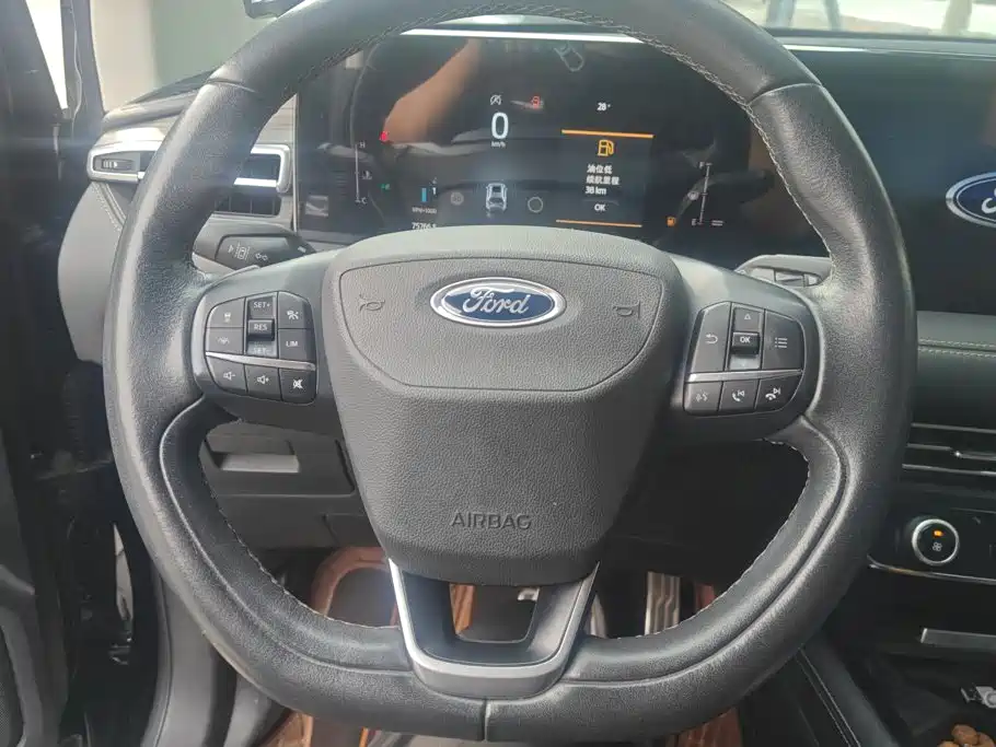 Фото 15 - Ford Edge