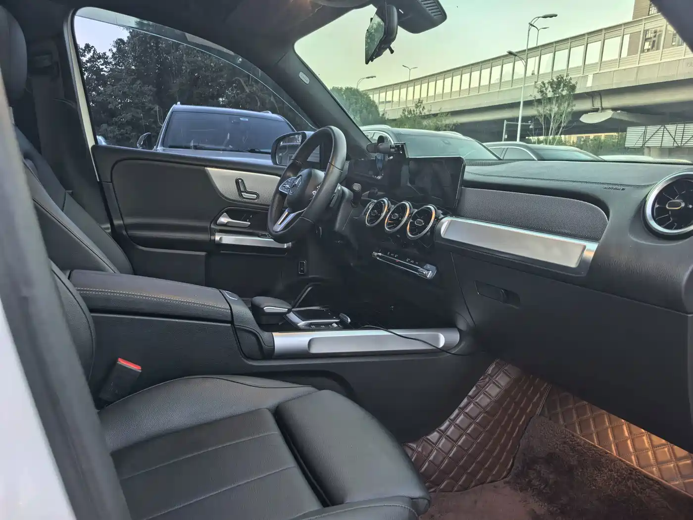 Photo 4 - Mercedes-Benz GLB