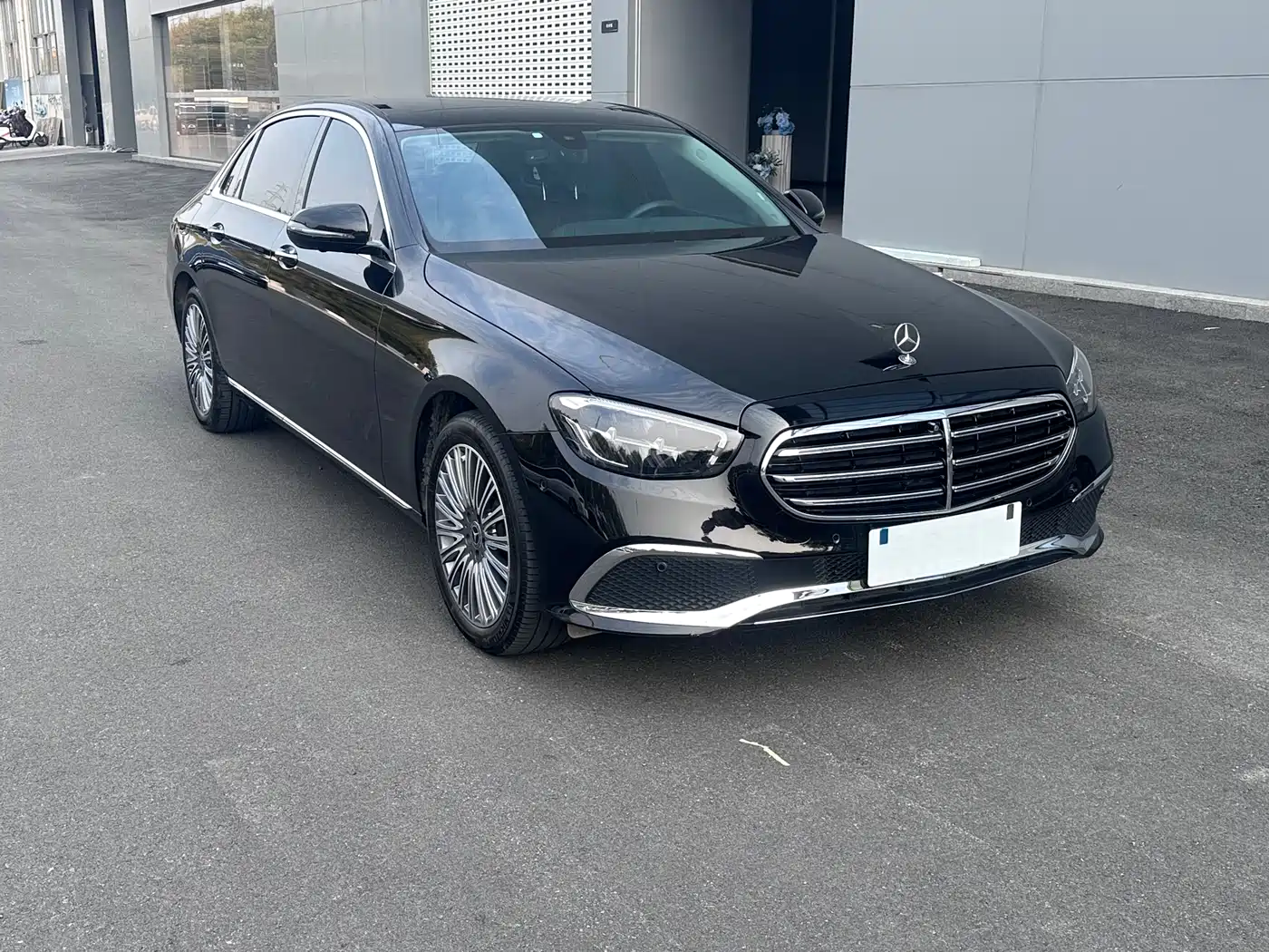 Mercedes-Benz E-Class 2023 E 300 L Fashion фото 3