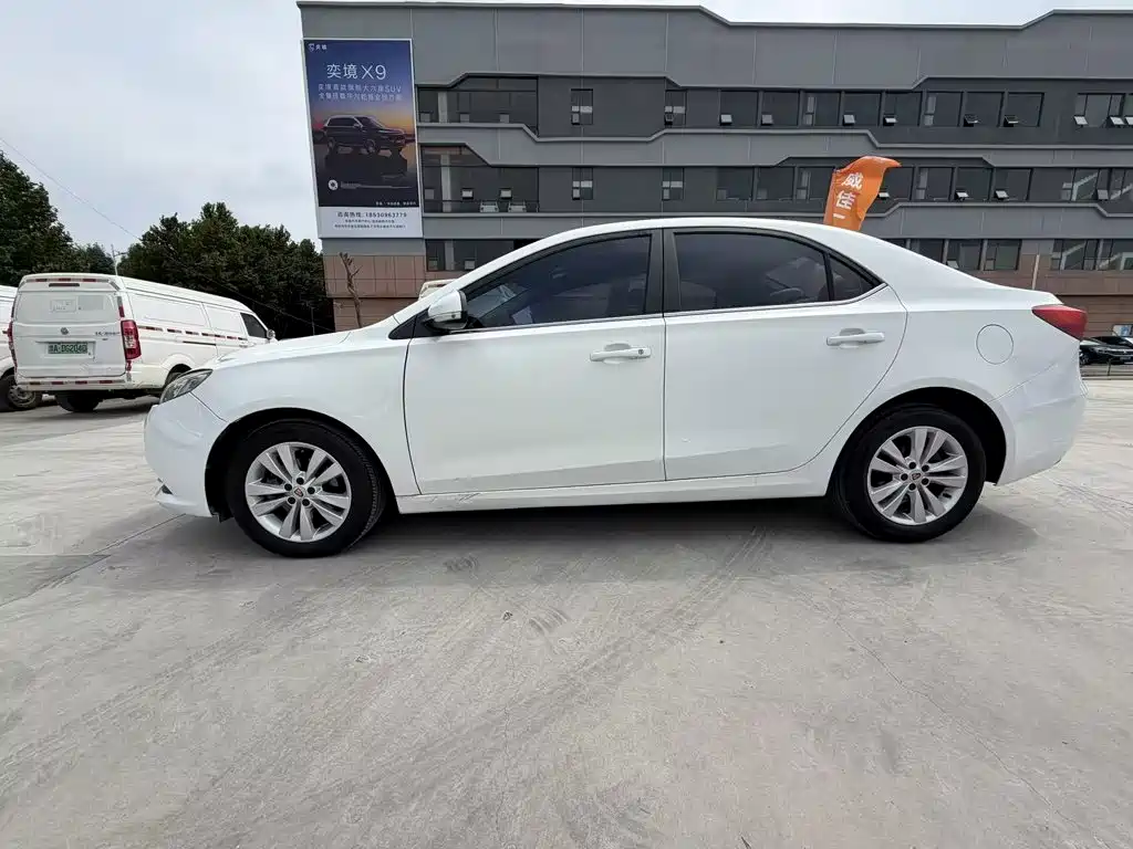 Photo 3 - Roewe 360