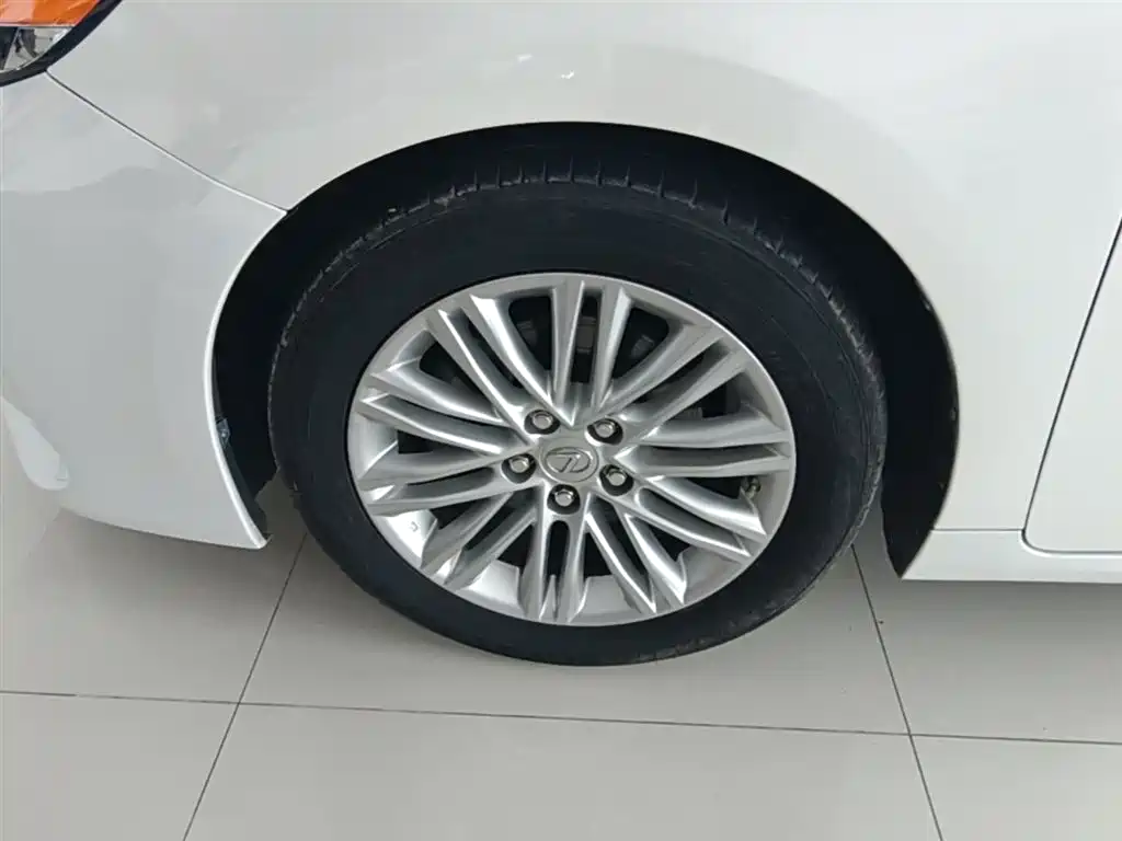 Lexus ES 2015 200 Elite Edition фото 23