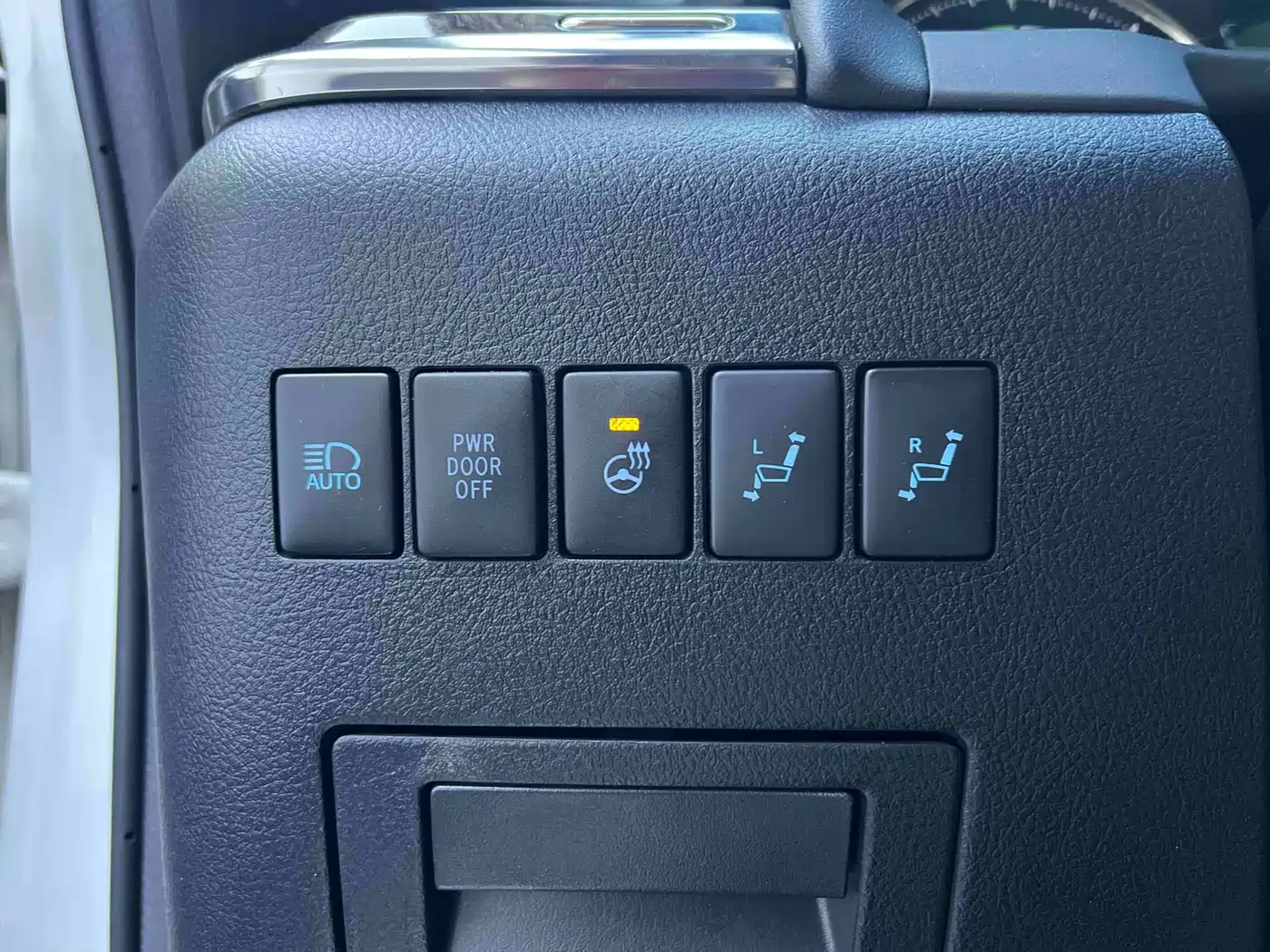 Toyota Alphard 2021 Hybrid 2.5L Premium фото 6