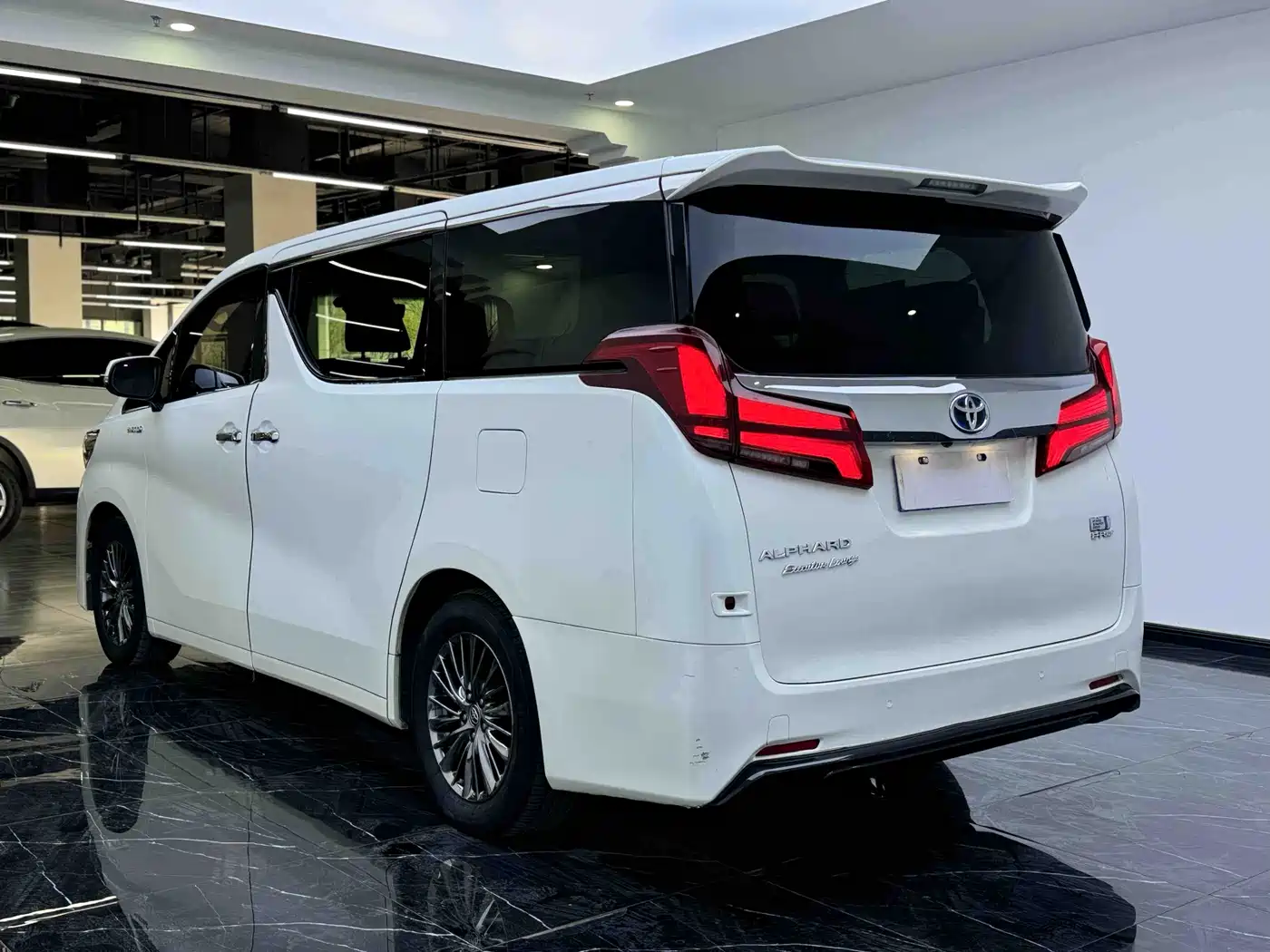 Toyota Alphard 2021 Hybrid 2.5L Premium фото 23