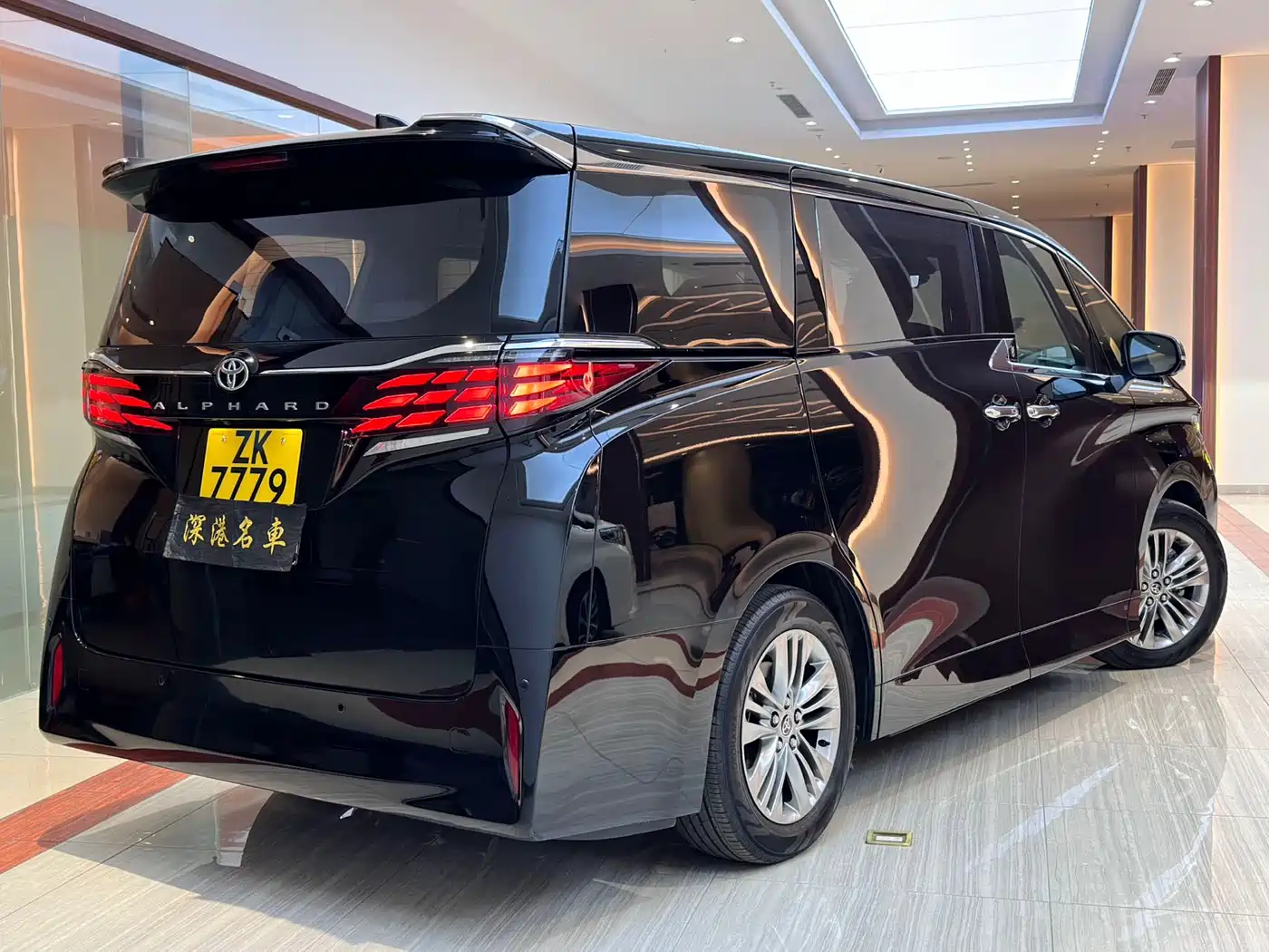 Toyota Alphard 2025 Hybrid 2.5L Prestige Gold Edition фото 5
