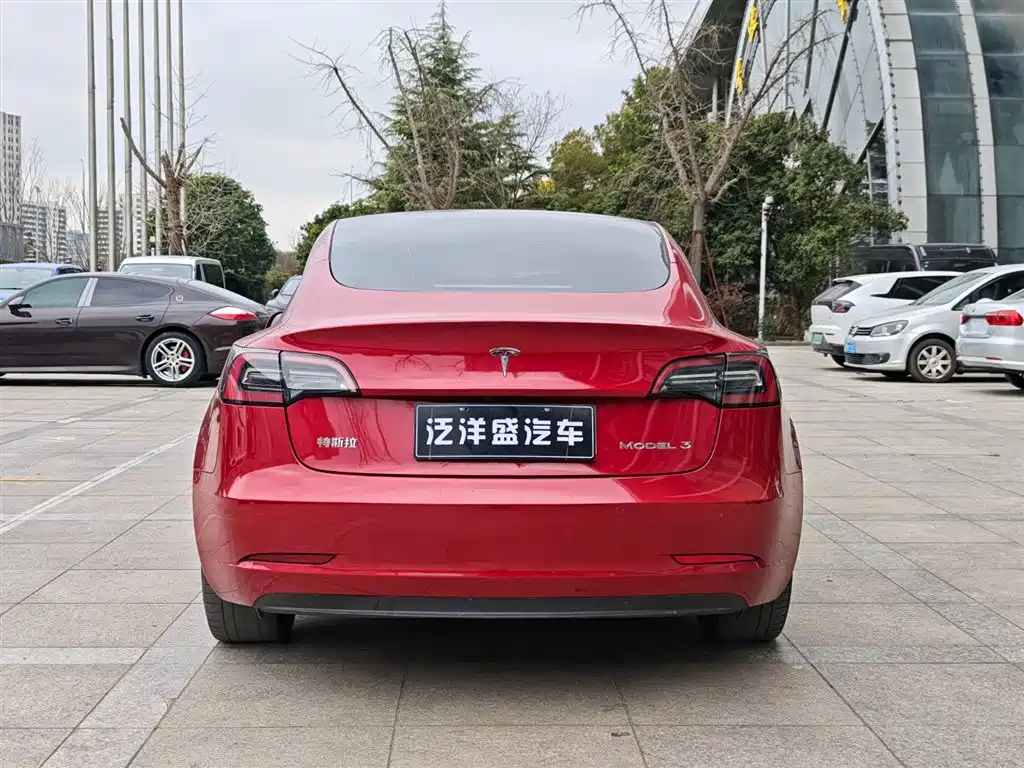 TESLA MODEL 3