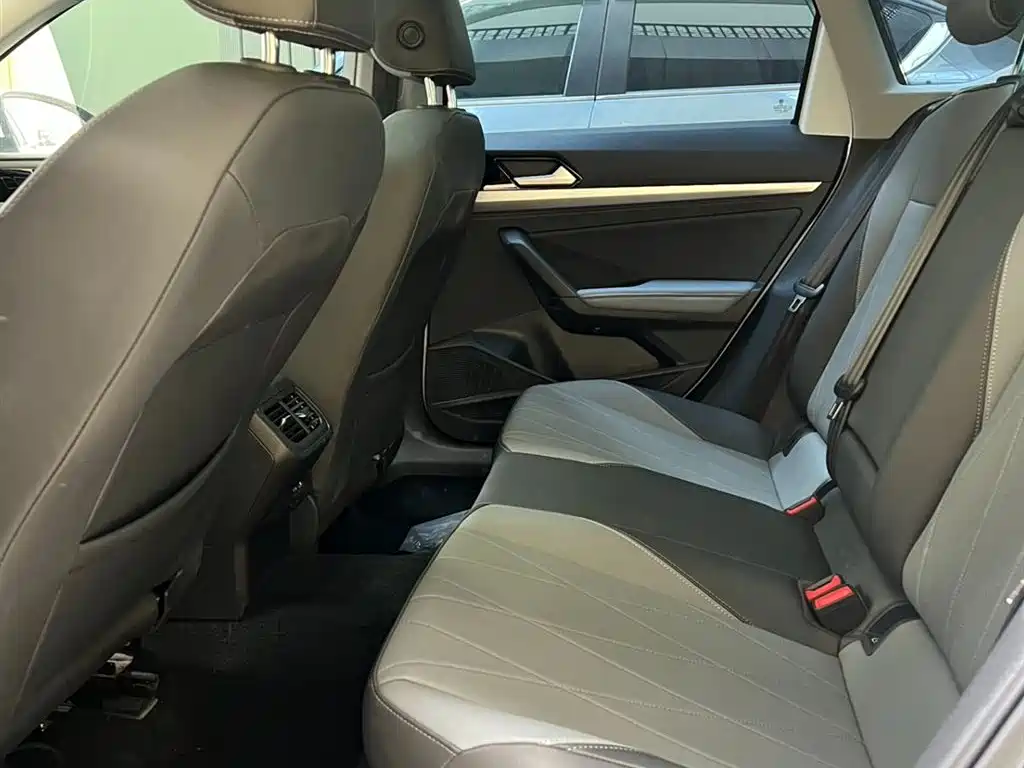 Volkswagen Lavida 2023 1.5L Auto Five Million Edition фото 9