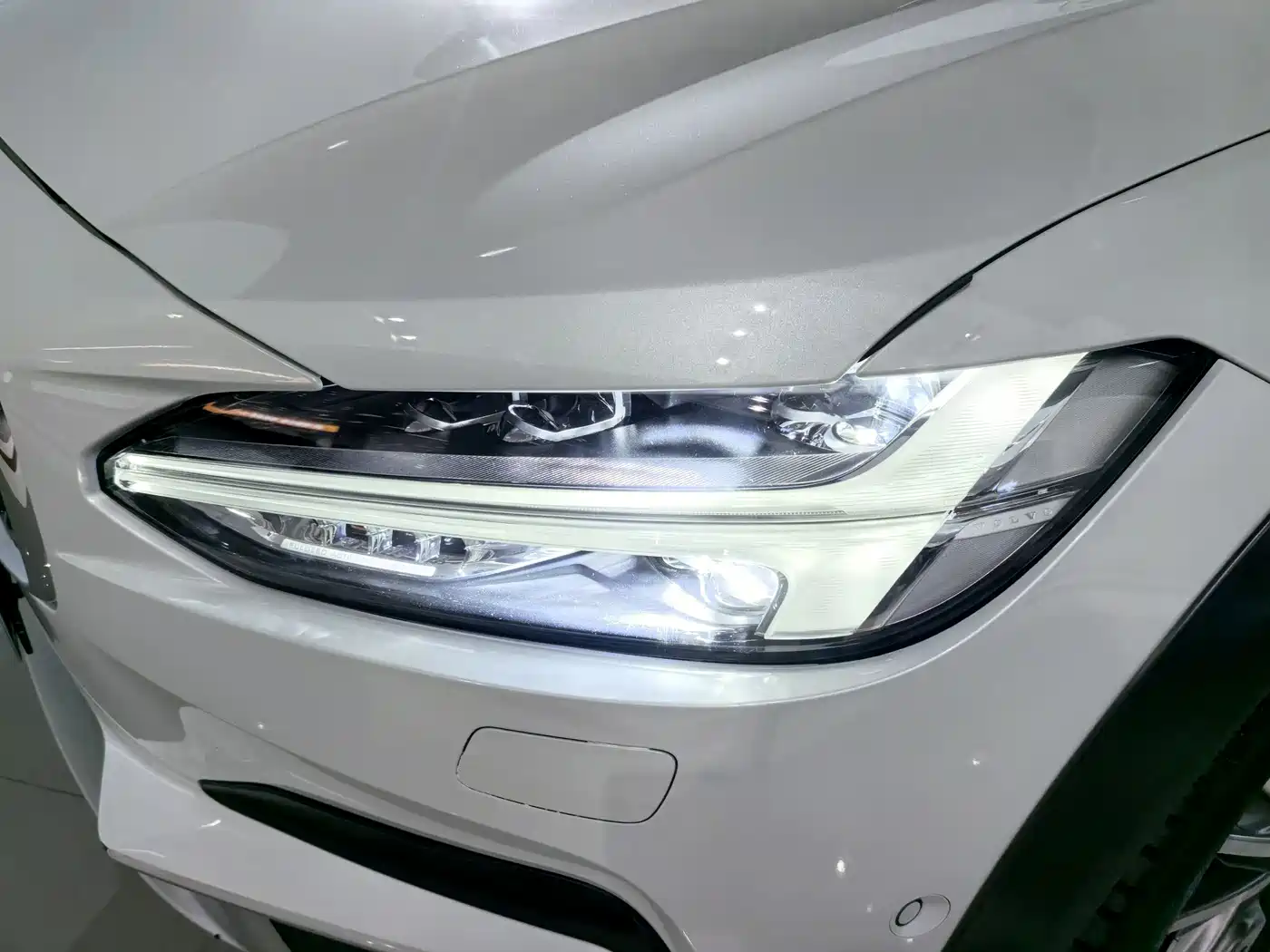 Volvo V90 2018 2017 Cross Country T5 AWD Premium