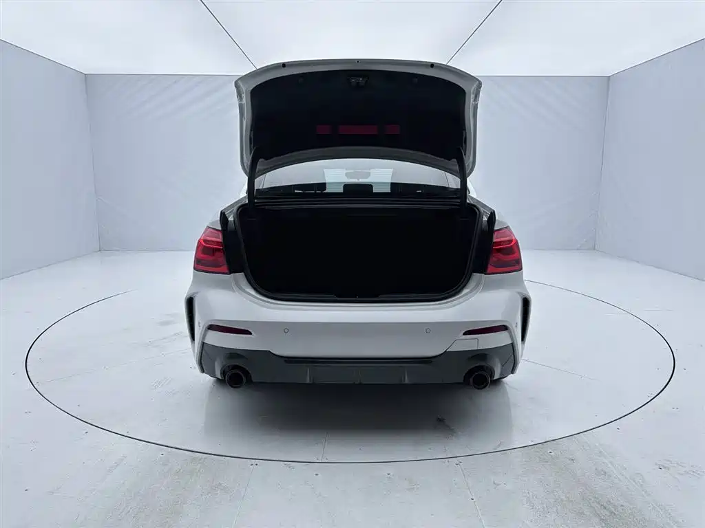 BMW 1 Series 2021 120i M Sport Shadow Edition фото 9