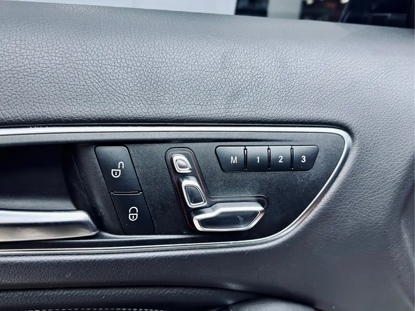 Mercedes-Benz GLA 2017 GLA 200 Dynamic фото 11