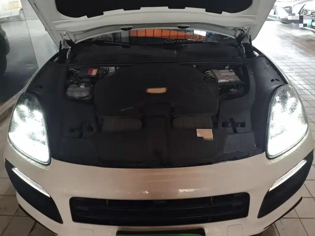 Photo 11 - Porsche Cayenne
