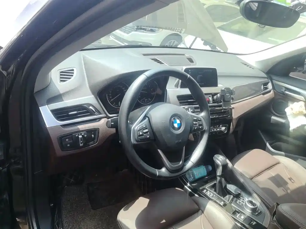 BMW X1 2018 xDrive20Li Premium Model фото 10
