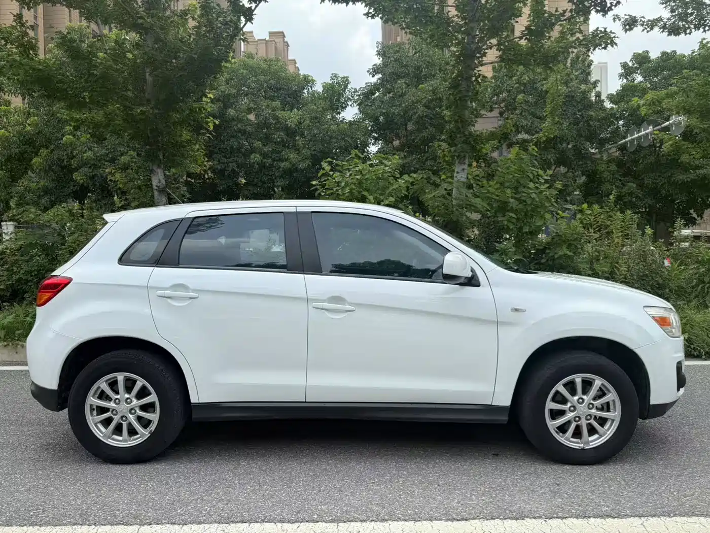 Mitsubishi ASX 2013 1.6L Manual 2WD Standard фото 4