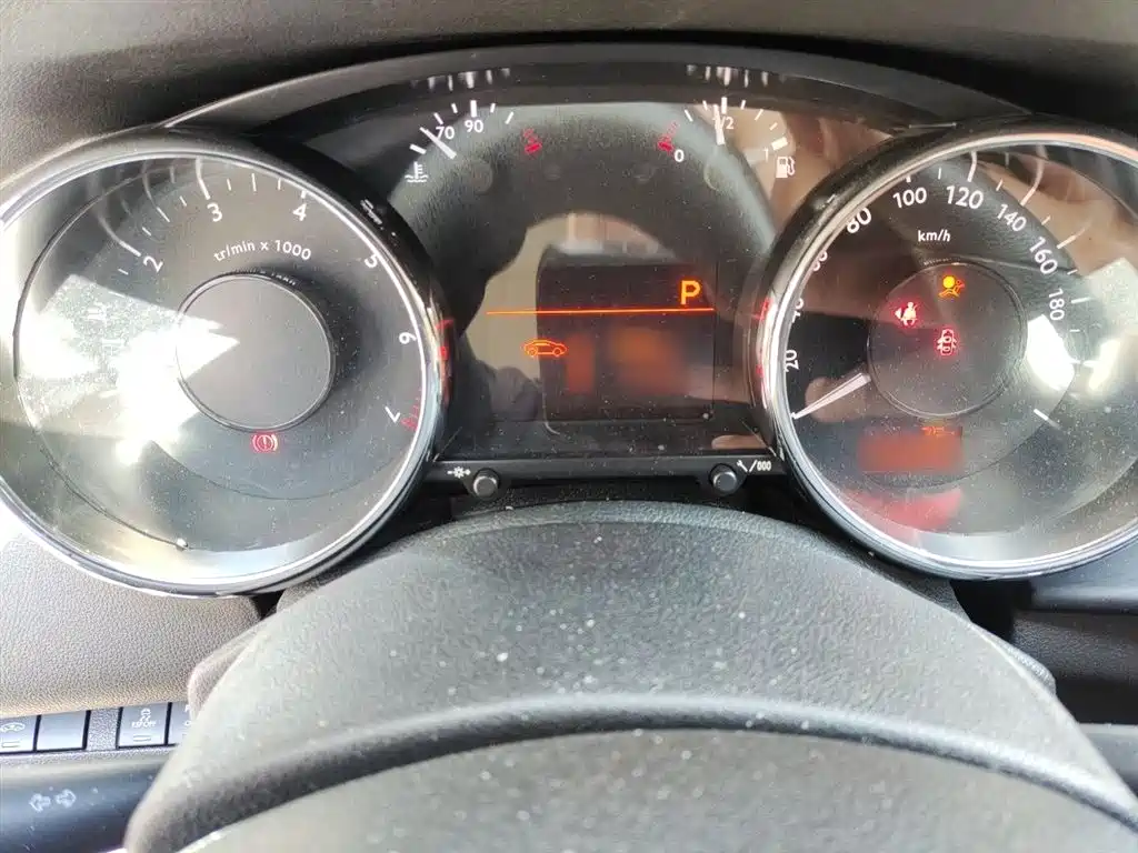 Peugeot 3008 2015 2.0L Automatic Classic Edition фото 4